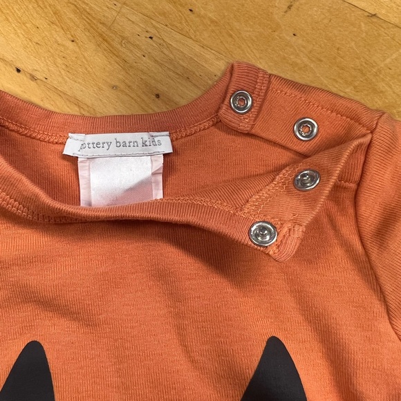NWT Pottery Barn Halloween Pumpkin Onesie & Hat - 12-18 month - Picture 8 of 8
